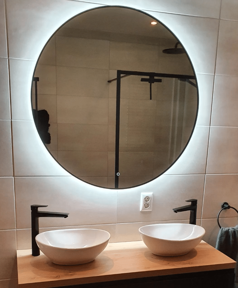 Referentie_foto_badkamerspiegel_ilona_met_zwarte_omlijsting_detail_1