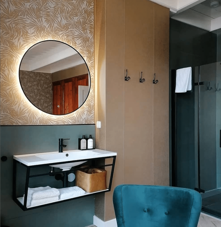 Referentie_foto_badkamerspiegel_ilona_met_zwarte_omlijsting_detail_10