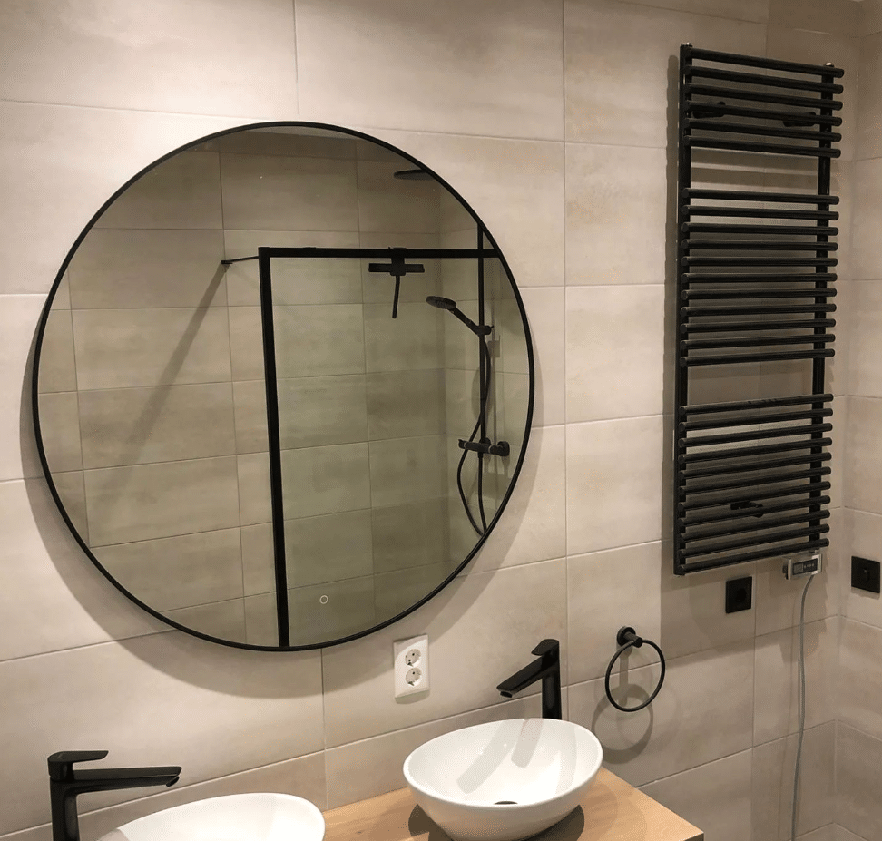 Referentie_foto_badkamerspiegel_ilona_met_zwarte_omlijsting_detail_2