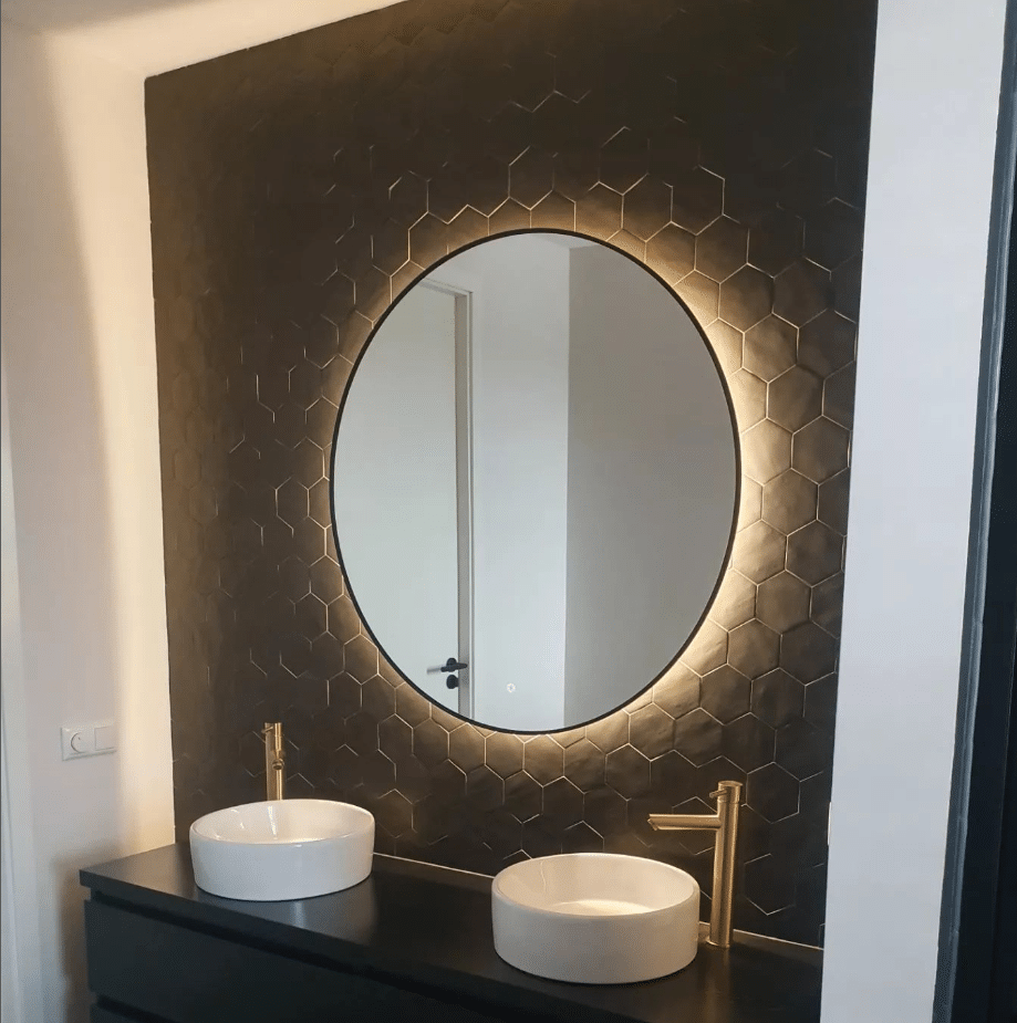 Referentie_foto_badkamerspiegel_ilona_met_zwarte_omlijsting_detail_3