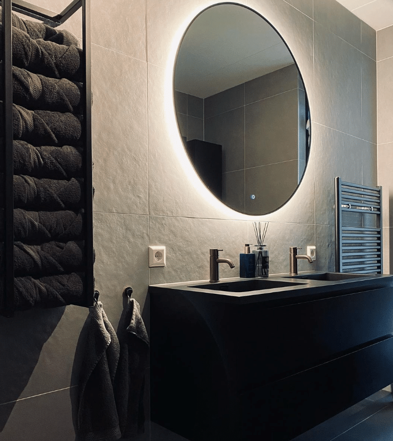 Referentie_foto_badkamerspiegel_ilona_met_zwarte_omlijsting_detail_5