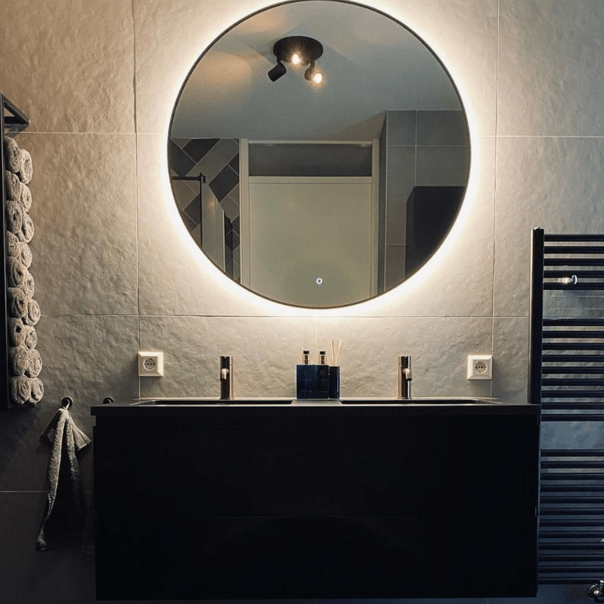 Referentie_foto_badkamerspiegel_ilona_met_zwarte_omlijsting_detail_6