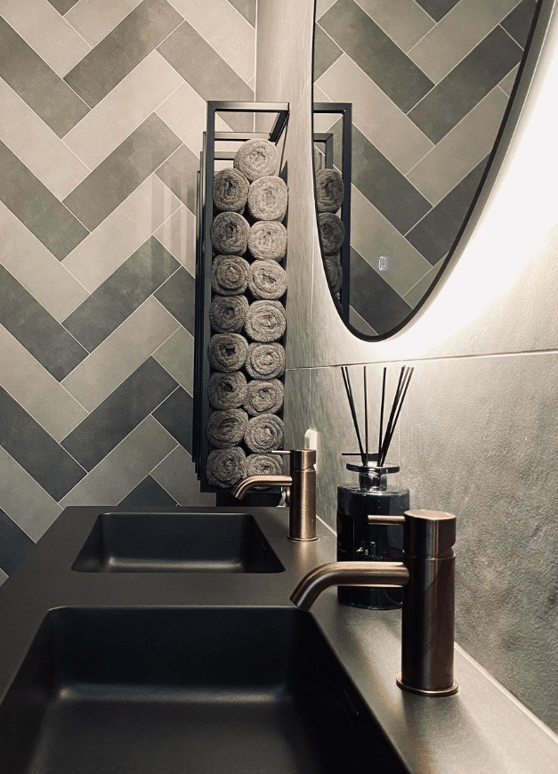 Referentie_foto_badkamerspiegel_ilona_met_zwarte_omlijsting_detail_9